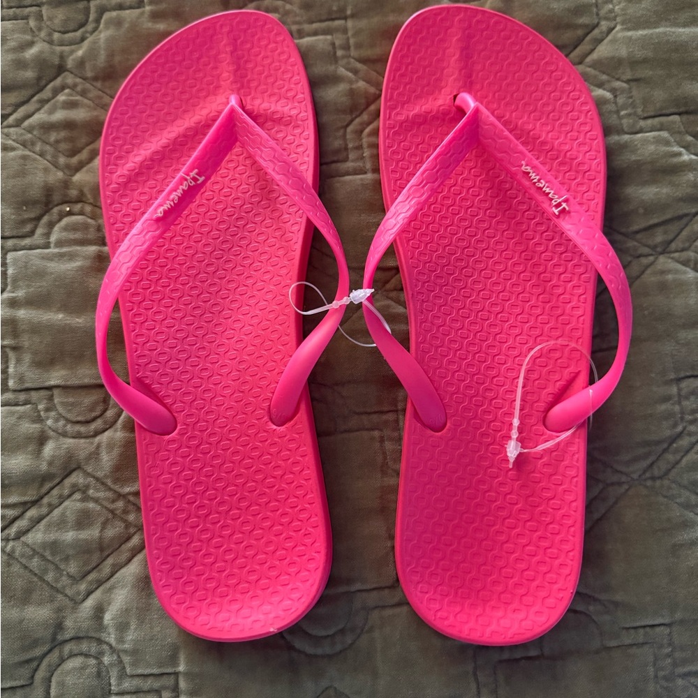 Ipanema Women's Pink Flip Flops Never Worn